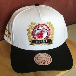 Miami Heat hero NBA snapback White and Black Miami Cap heritage classic